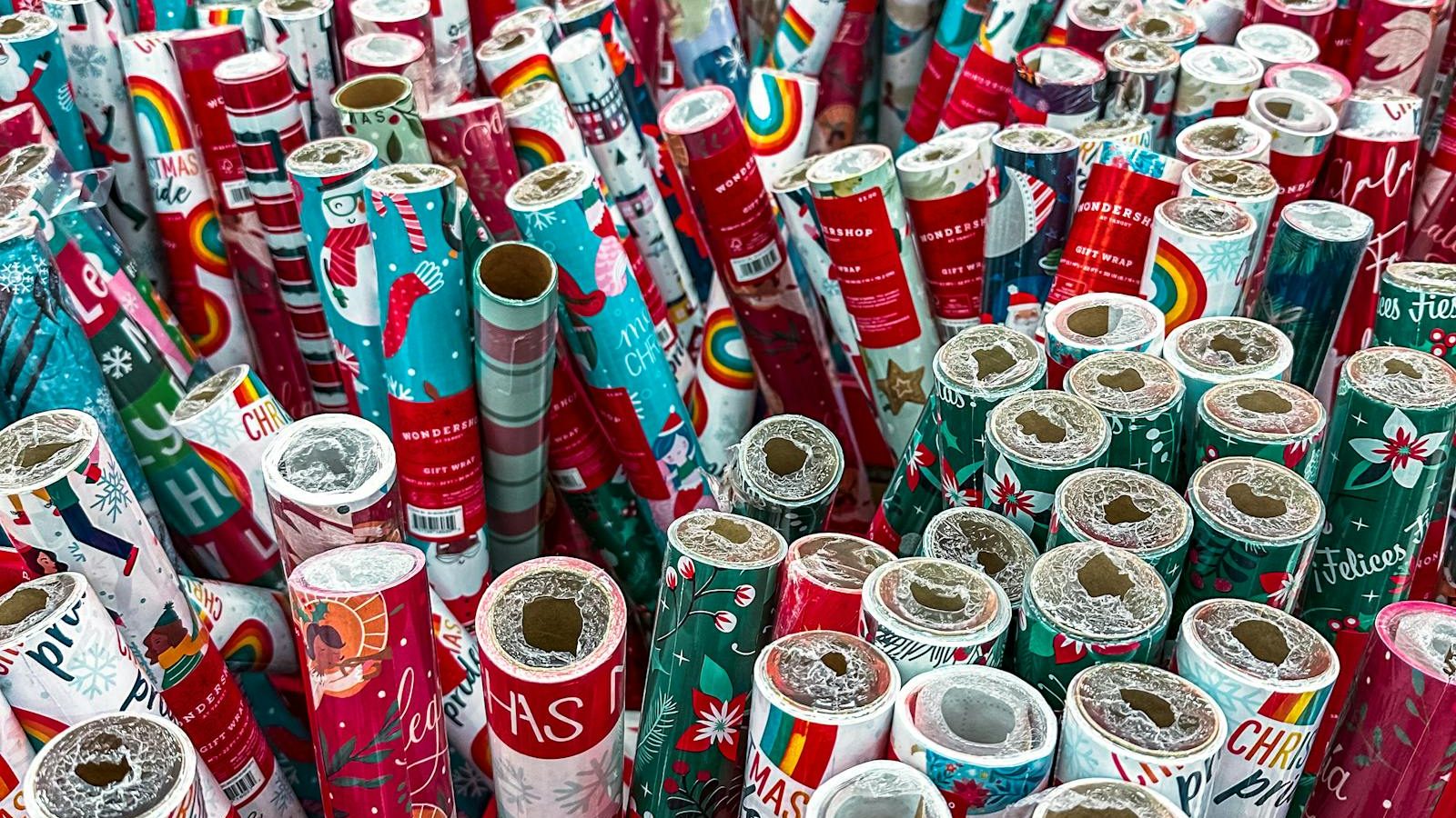 A Quiet Approach to Christmas Without Plastic Wrap